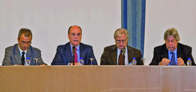 De izquierda a derecha, los doctores Enric Brullet, Felipe Martínez-Alcalá