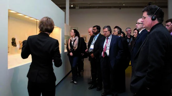 Visita Museo. Abraham Mathew, Dimitri Coumaros y Paul G. Curcillo entre otros.
