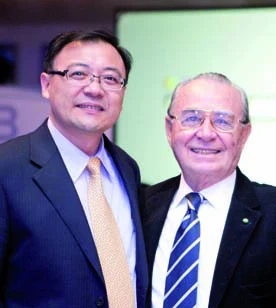 Zhou Pinghong y Alberto Montori.