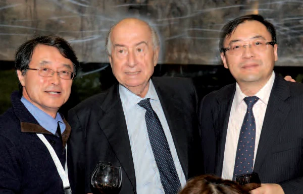 Dong Ki Lee, J.R. Armengol-Miró y Zhou Pinghong.