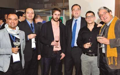 Imagen de un grupo de participantes en el evento.