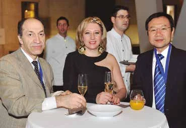 Sergei Kantsevoy, Nina Malyutina y Zhou Ponghong.