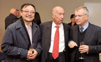 Zhou Pinghong, José Ramón Armengol-Miró y Jean Escourrou.