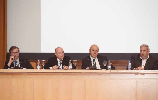 Mesa Cirugía Endoscópica y Endoscopia Endoluminal. De izquierda a derecha: los doctores Jesús Garijo, Joaquim Balsells, Senol Carilli