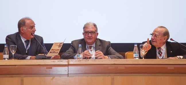 Mesa de NOTES Clínico; de izquierda a derecha: los doctores Marco Frascio, Antonio J. Torres y Alberto Montori.