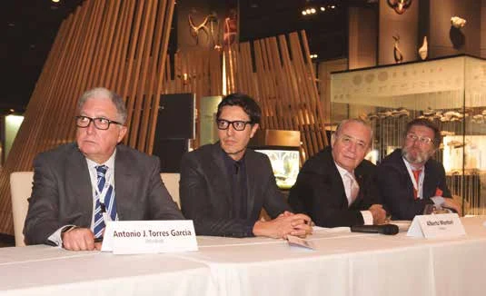 Mesa presidencial del Simposio; de izda. a dcha., Antonio J. Torres, Joan Dot, Alberto Montori y Alberto Ferreres.