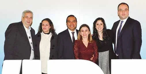 Ponentes mexicanos: Louis de Giau, Fernando Rojas y Nero Guillermo Salas con sus mujeres.