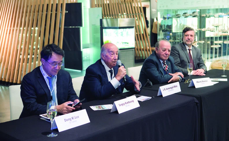 Mesa presidencial del Simposio: Dong Ki Lee, José Ramón Armengol-Miró, Alberto Montori y Mariano Giménez