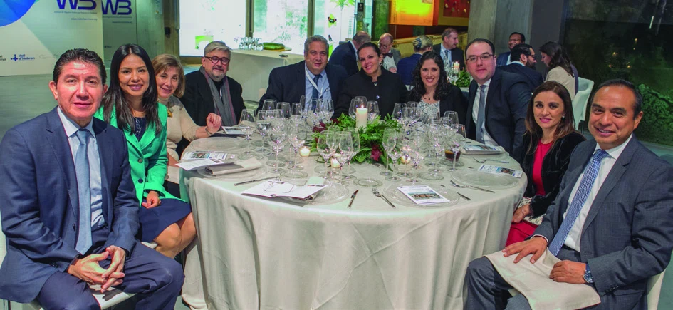 Nutrida representación de endoscopistas mexicanos: F. Valdovinos, E. Piñeiro, L. De Guiau, N.G. Salas, F. Rojas con sus esposas