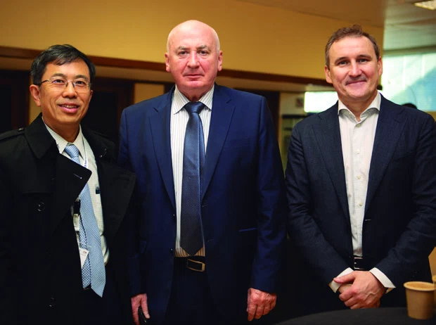 Sergey Kashin, Alexei Paulov y Liu Bing-Rong