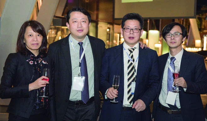 Xiang Liu, Chen Weifeng, Xu Mei-Dong y Song Ji-Tao