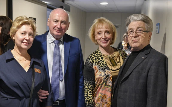 Alexey Pavlov con su mujer, Marina Ivantcova y Aleksey Balalykin