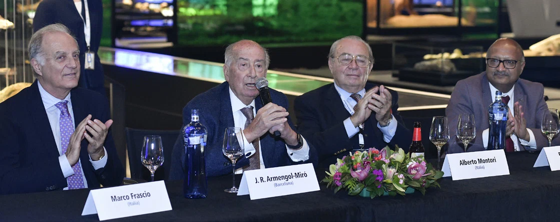 Mesa presidencial del Simposio: Marco Frascio, José Ramón Armengol-Miró, Alberto Montori y Rajesh Gupta