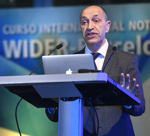 Sergey Kantsevoy durante su intervención