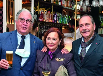 A. J. Torres con Manuel De la Iglesia y su mujer.