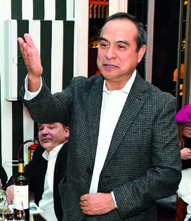 Al final de la cena Antonio Torres dio la bienvenida a todos los asistentes y presentó el programa de trabajo, a continuación hubo tres improvisadas y emotivas intervenciones a cargo de los doctores Kantsevoy, Sabbagh y Rojas elogiando