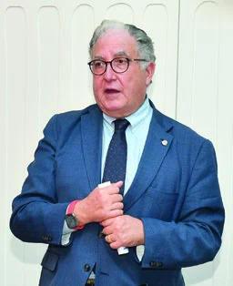 Al final de la cena Antonio Torres dio la bienvenida a todos los asistentes y presentó el programa de trabajo, a continuación hubo tres improvisadas y emotivas intervenciones a cargo de los doctores Kantsevoy, Sabbagh y Rojas elogiando