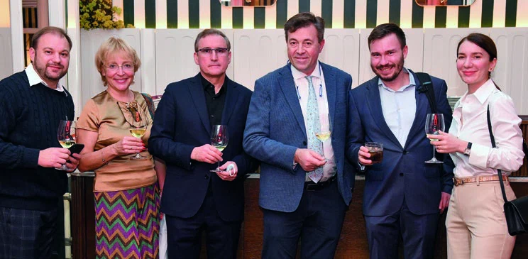 Denis Gusev, Marina Ivantcova, Sergey Kashin, Yury Starkov, Boris Frosin y Seda Dzhantukhanova.